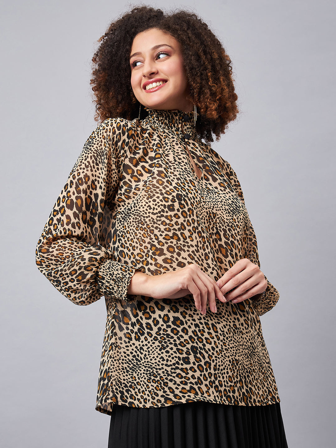 SMOCKED ANIMAL PRINTED TOP