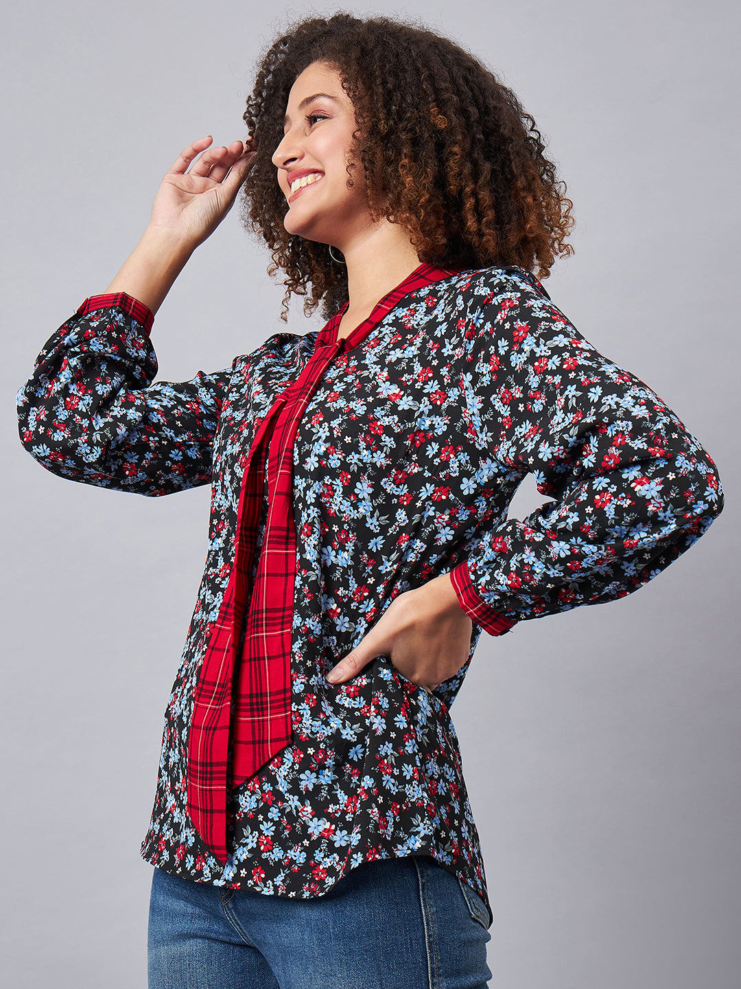ALL OVER PRINTED TOP WITH CHECK NECK TIE