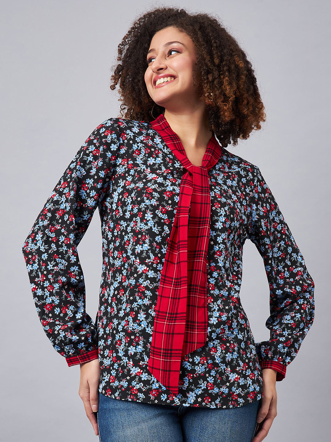 ALL OVER PRINTED TOP WITH CHECK NECK TIE