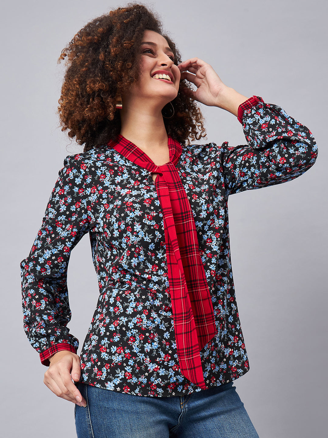 ALL OVER PRINTED TOP WITH CHECK NECK TIE